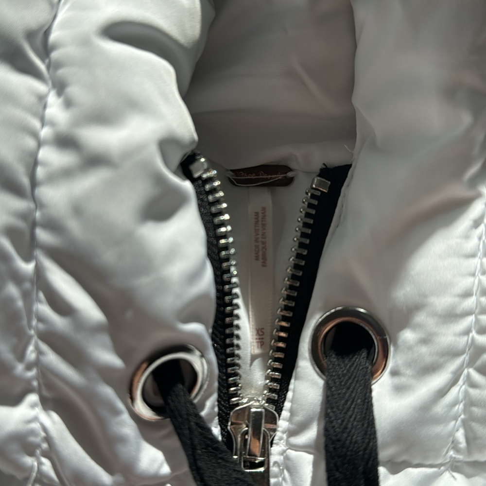 Oversized White Puffer Jacket - image 3